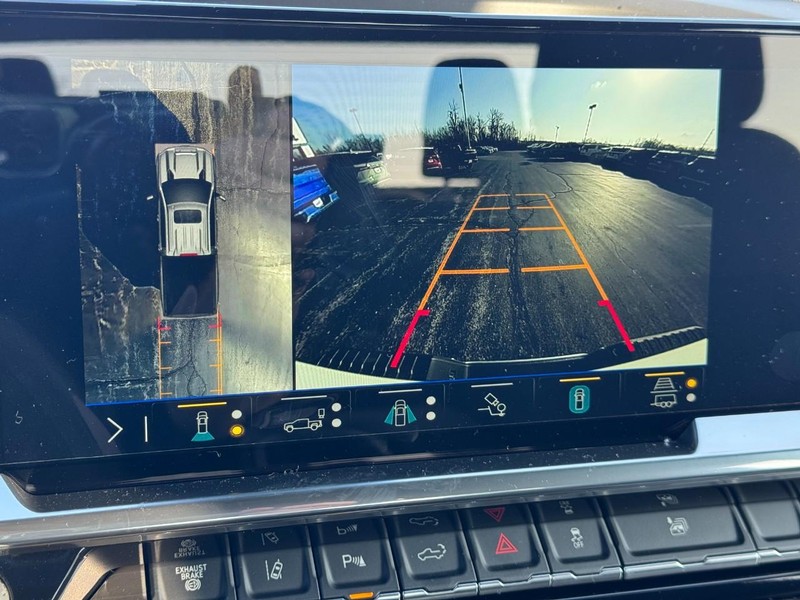 Chevrolet Silverado 2500HD Vehicle Image 16