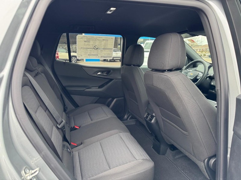 Chevrolet Equinox Vehicle Image 05