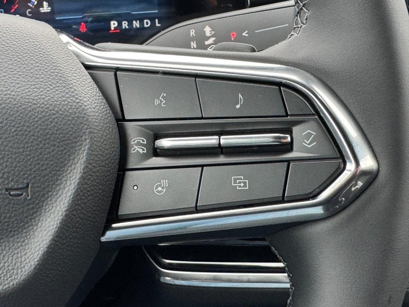 Chevrolet Equinox Vehicle Image 14