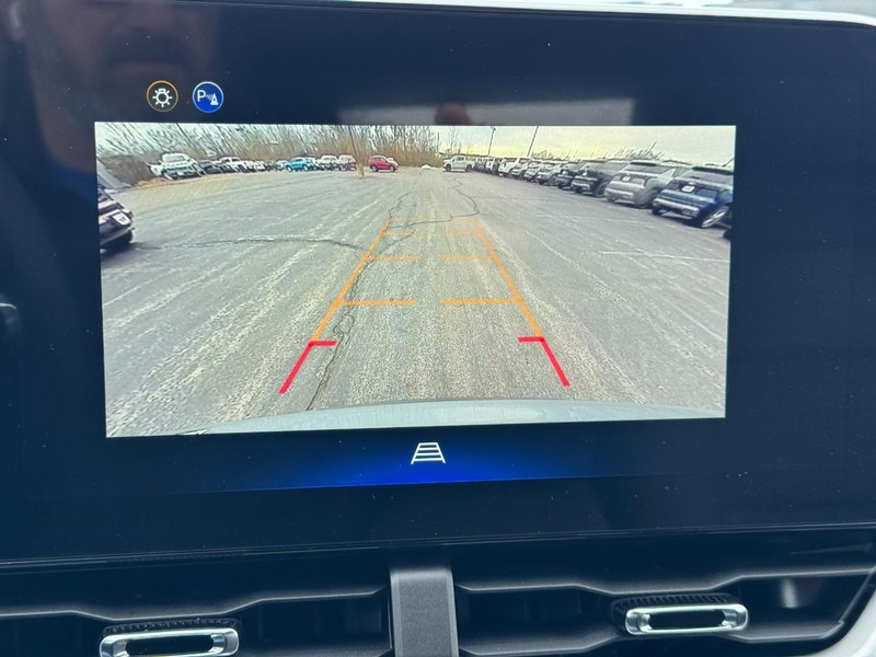 Chevrolet Equinox Vehicle Image 16