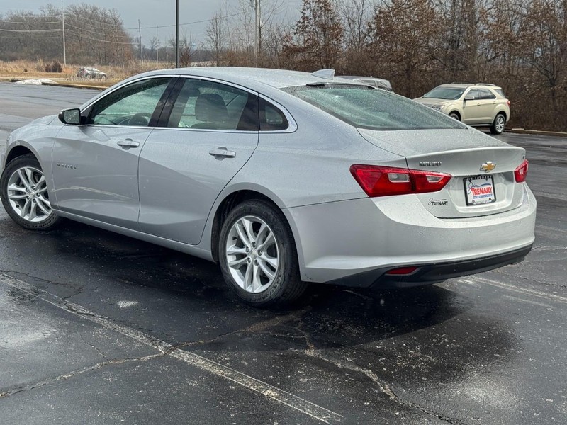 Chevrolet Malibu Vehicle Image 02
