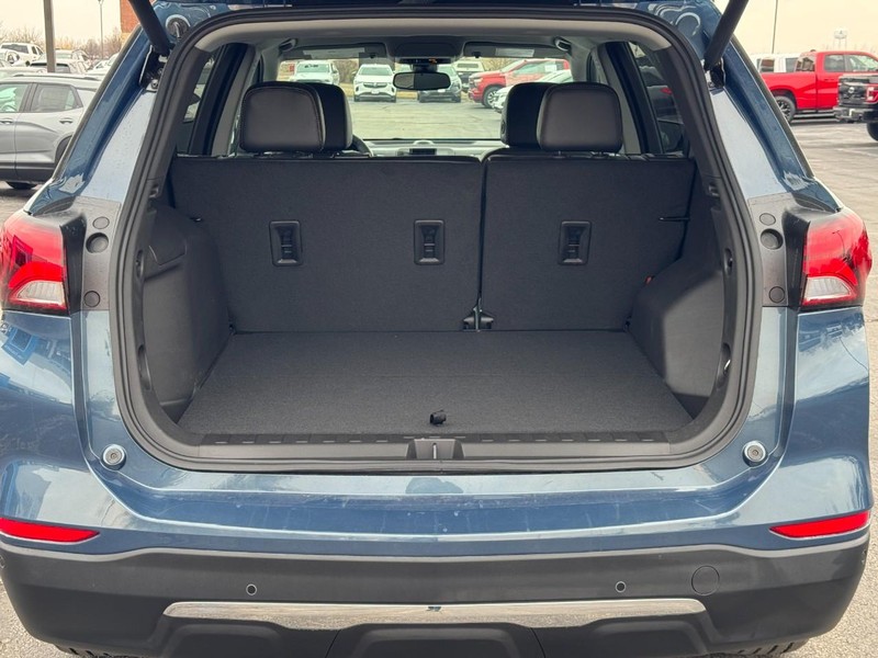 Chevrolet Equinox Vehicle Full-screen Gallery Image 04