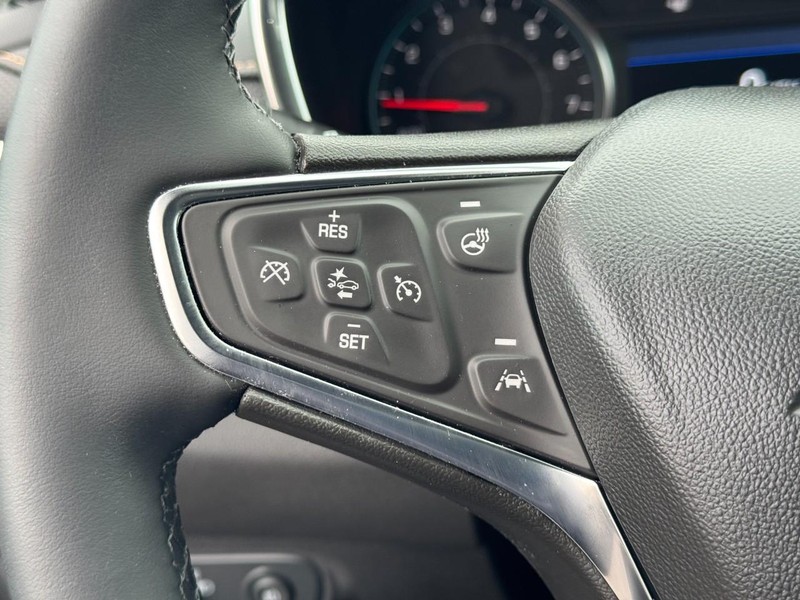 Chevrolet Equinox Vehicle Full-screen Gallery Image 18