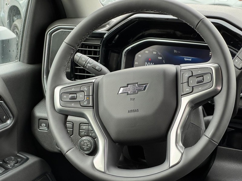 Chevrolet Silverado 2500HD Vehicle Image 08