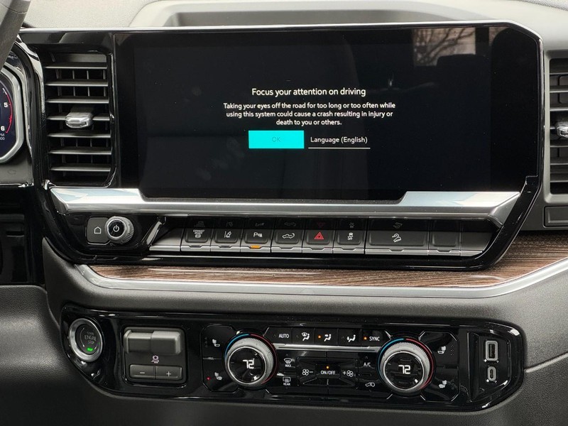 Chevrolet Silverado 2500HD Vehicle Image 09