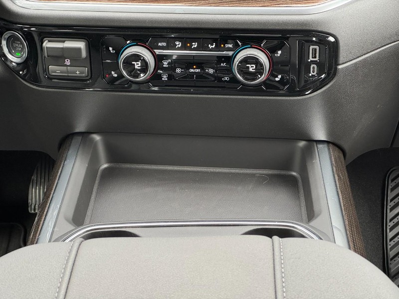 Chevrolet Silverado 2500HD Vehicle Image 10