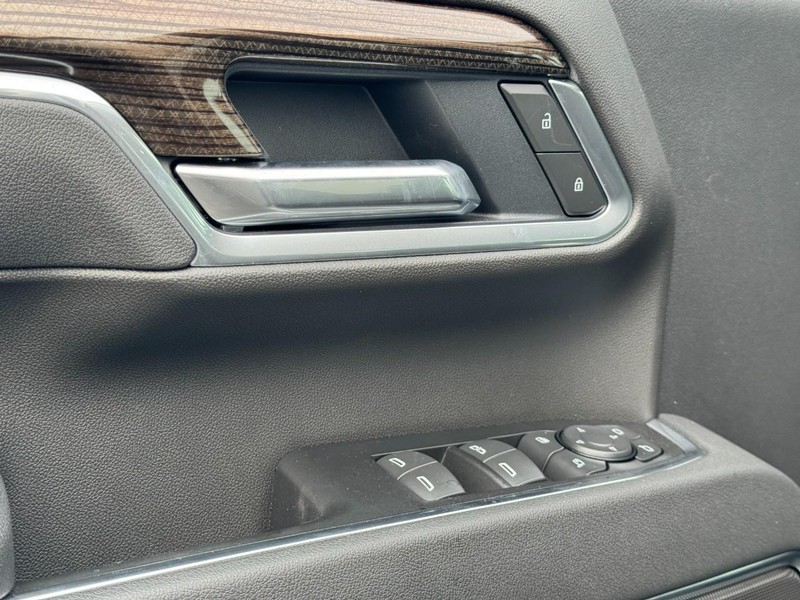 Chevrolet Silverado 2500HD Vehicle Image 11