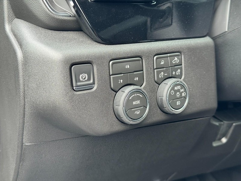 Chevrolet Silverado 2500HD Vehicle Image 13