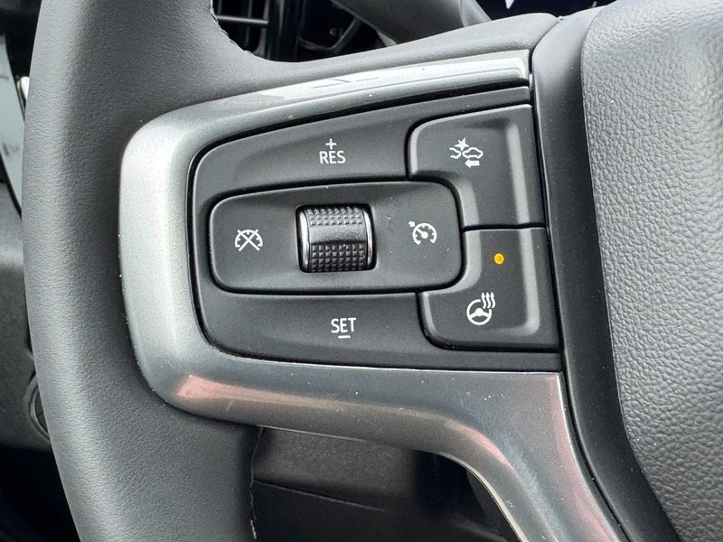 Chevrolet Silverado 2500HD Vehicle Image 14