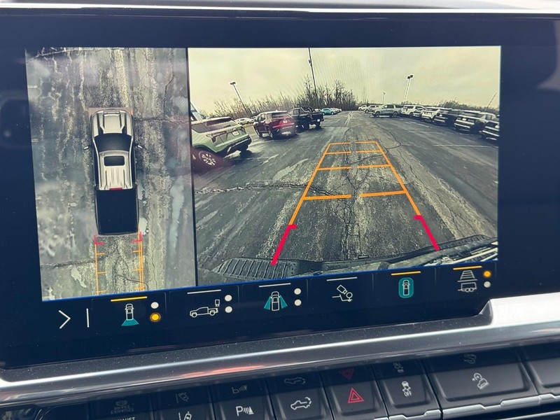 Chevrolet Silverado 2500HD Vehicle Image 17