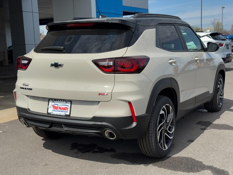 Chevrolet TrailBlazer Vehicle Image 03