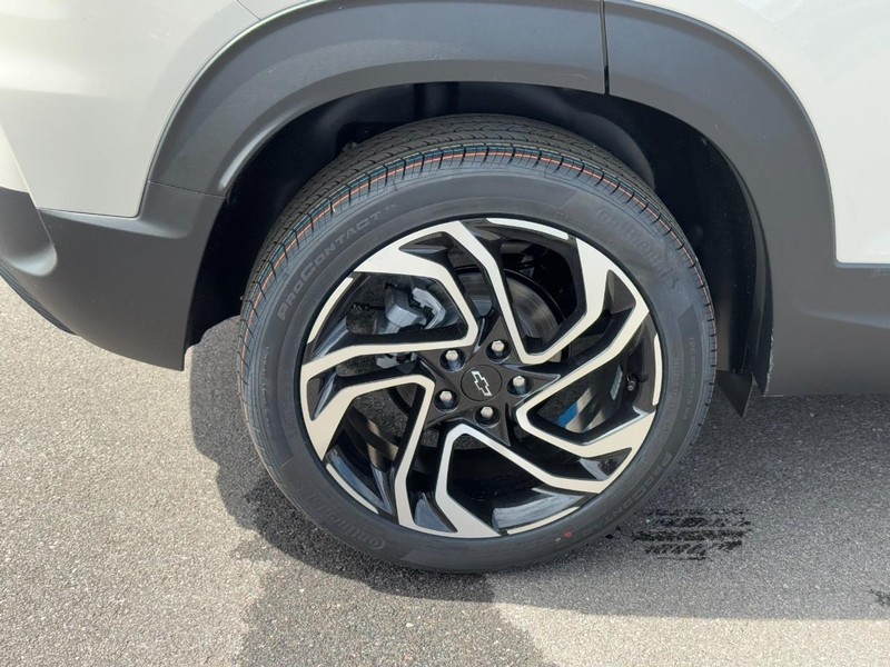 Chevrolet TrailBlazer Vehicle Image 04