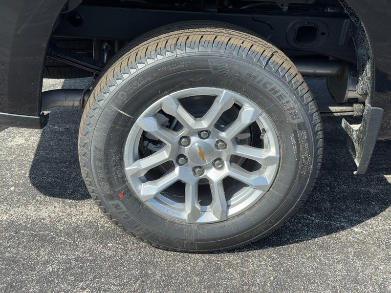 Chevrolet Silverado 1500 Vehicle Image 04