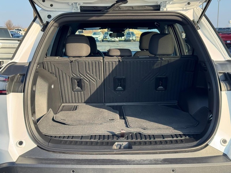 Chevrolet Equinox Vehicle Full-screen Gallery Image 04