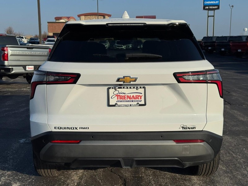 Chevrolet Equinox Vehicle Full-screen Gallery Image 05