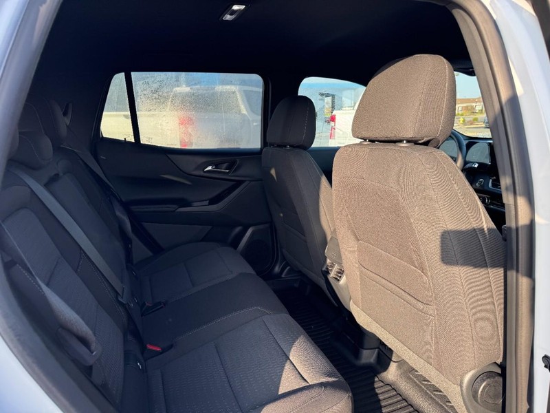 Chevrolet Equinox Vehicle Full-screen Gallery Image 10