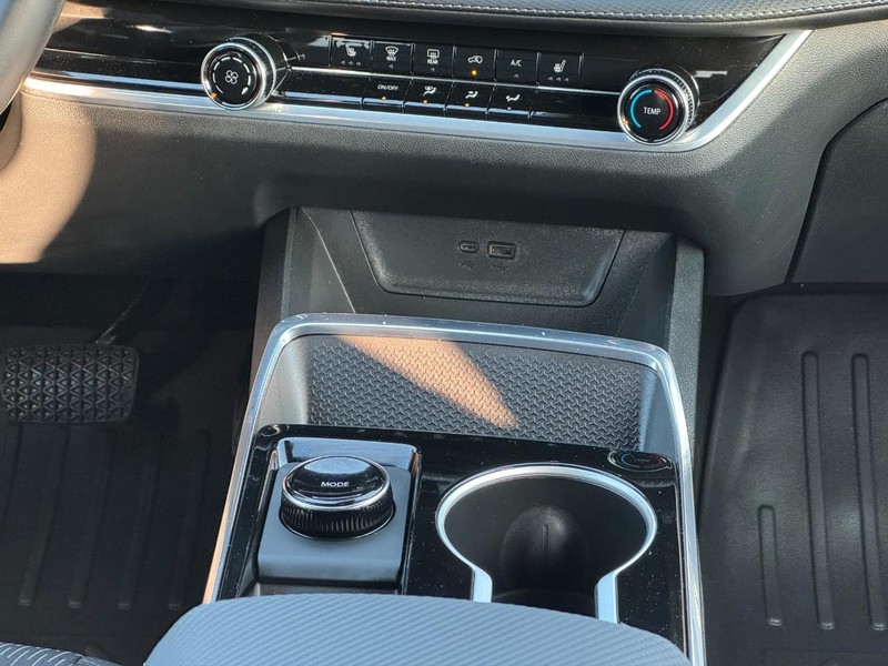 Chevrolet Equinox Vehicle Full-screen Gallery Image 14