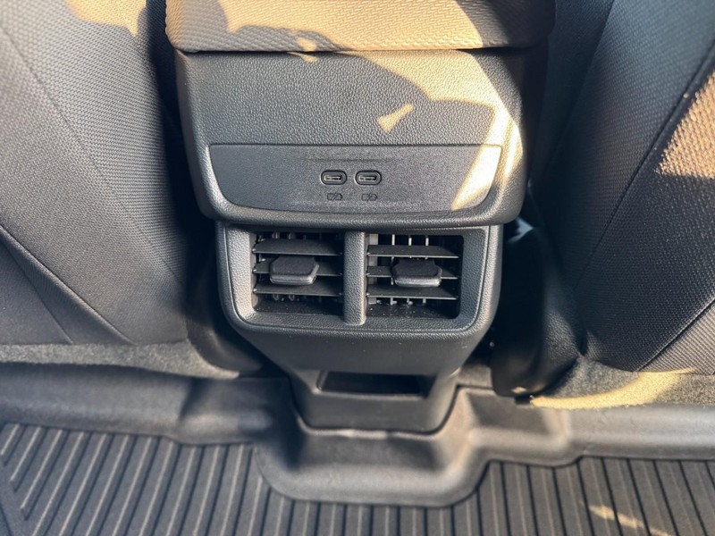 Chevrolet Equinox Vehicle Full-screen Gallery Image 16