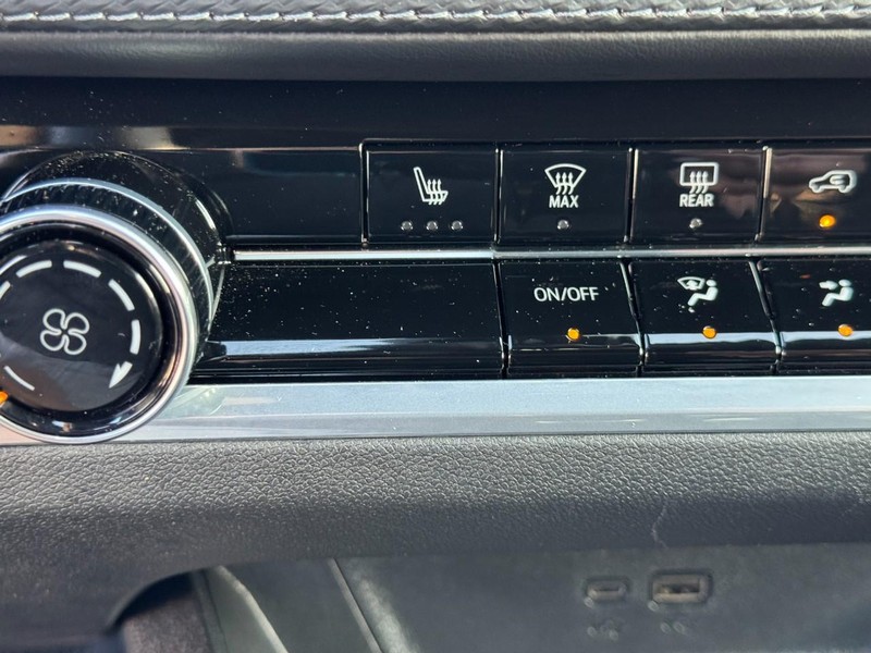 Chevrolet Equinox Vehicle Full-screen Gallery Image 21