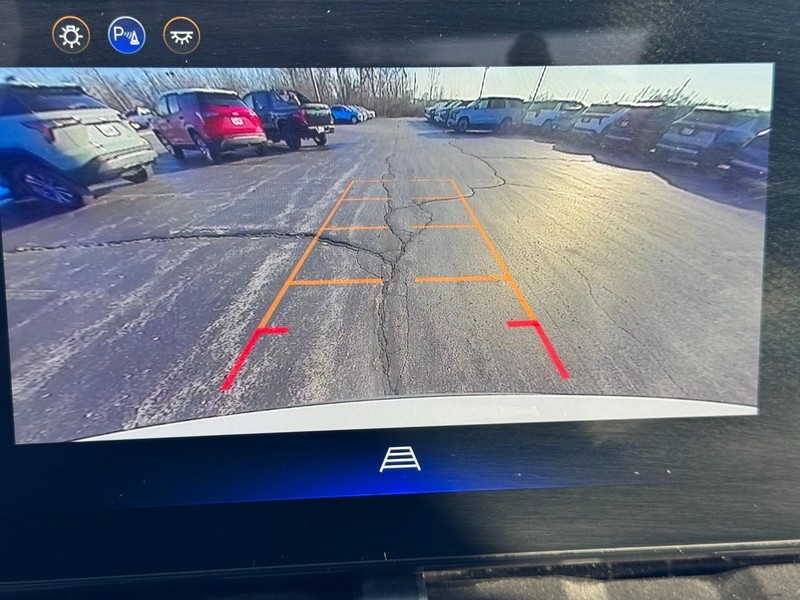 Chevrolet Equinox Vehicle Full-screen Gallery Image 22