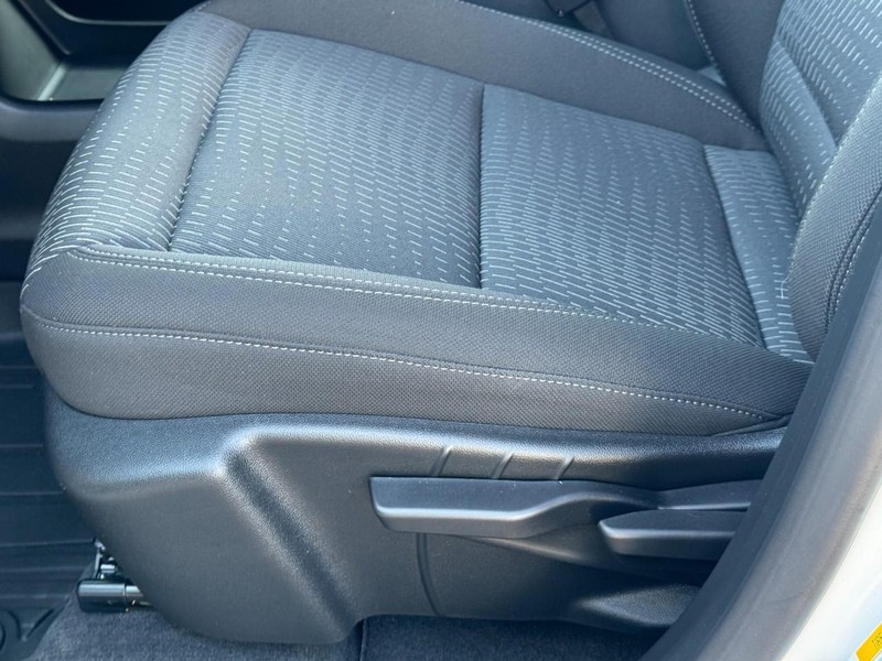 Chevrolet Equinox Vehicle Full-screen Gallery Image 24