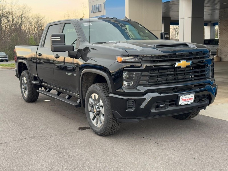 Chevrolet Silverado 2500HD Vehicle Image 02