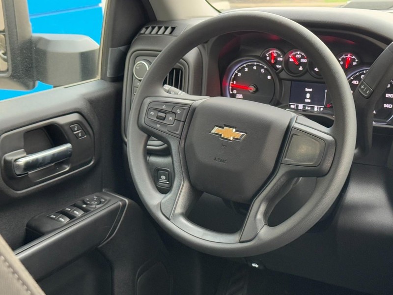 Chevrolet Silverado 2500HD Vehicle Image 07