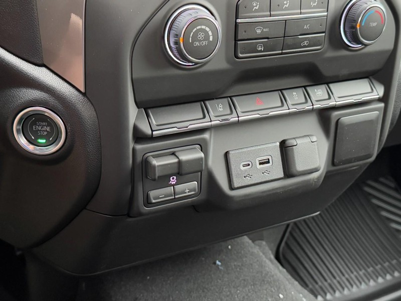 Chevrolet Silverado 2500HD Vehicle Image 11