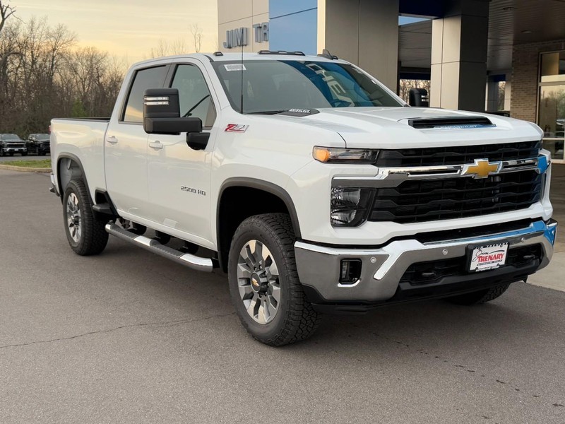 Chevrolet Silverado 2500HD Vehicle Image 02