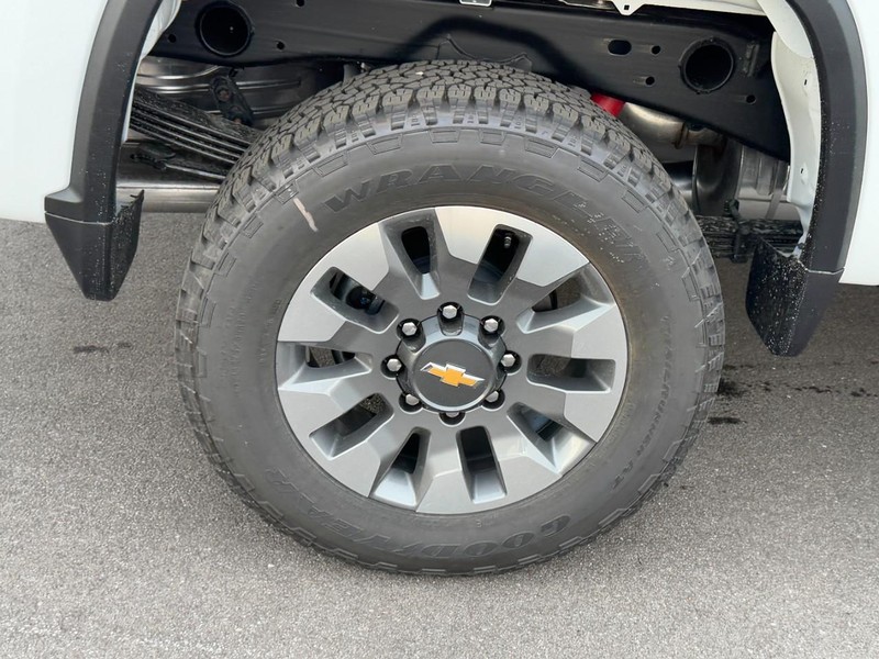 Chevrolet Silverado 2500HD Vehicle Image 04