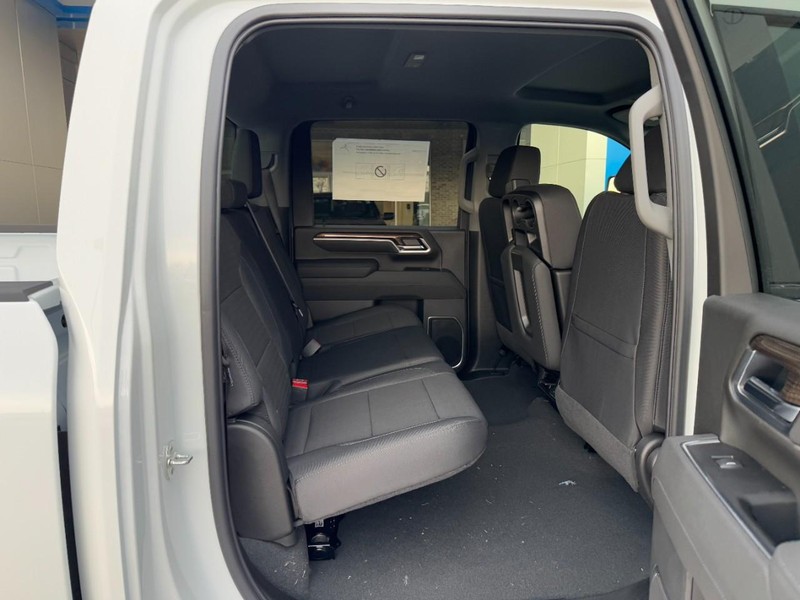 Chevrolet Silverado 2500HD Vehicle Image 05