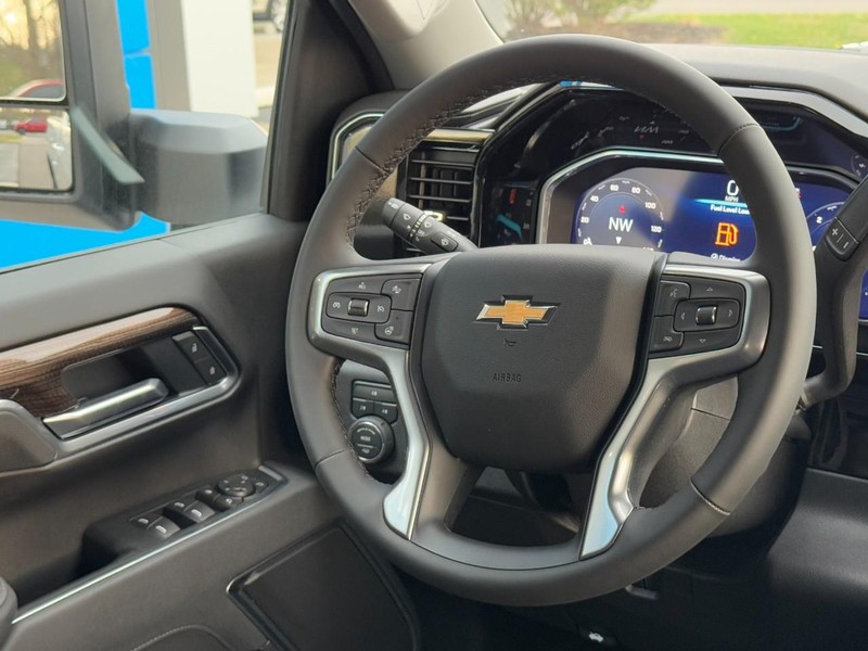 Chevrolet Silverado 2500HD Vehicle Image 07