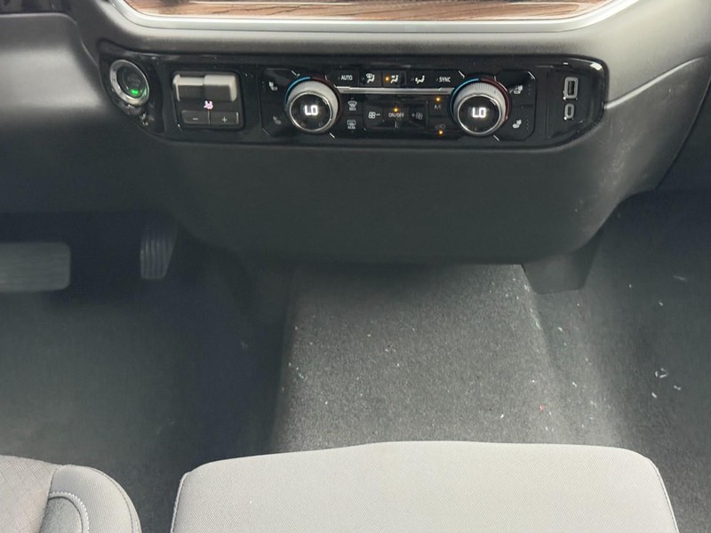 Chevrolet Silverado 2500HD Vehicle Image 09