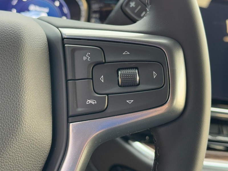 Chevrolet Silverado 2500HD Vehicle Image 11