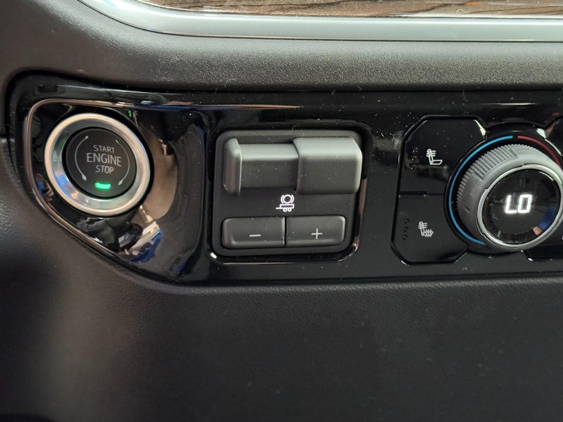 Chevrolet Silverado 2500HD Vehicle Image 12