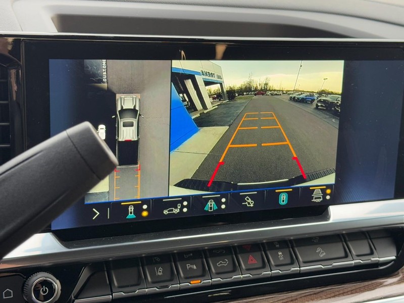 Chevrolet Silverado 2500HD Vehicle Image 13