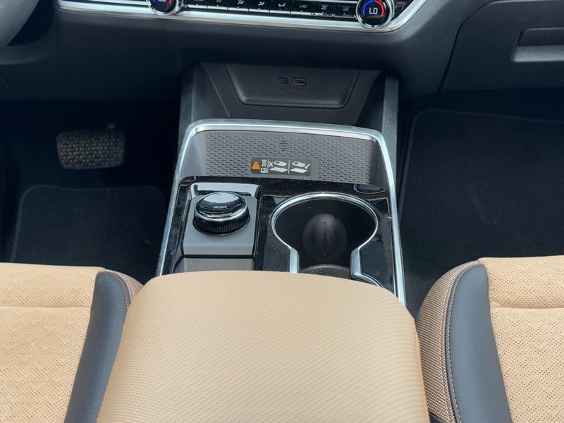 Chevrolet Equinox Vehicle Image 09