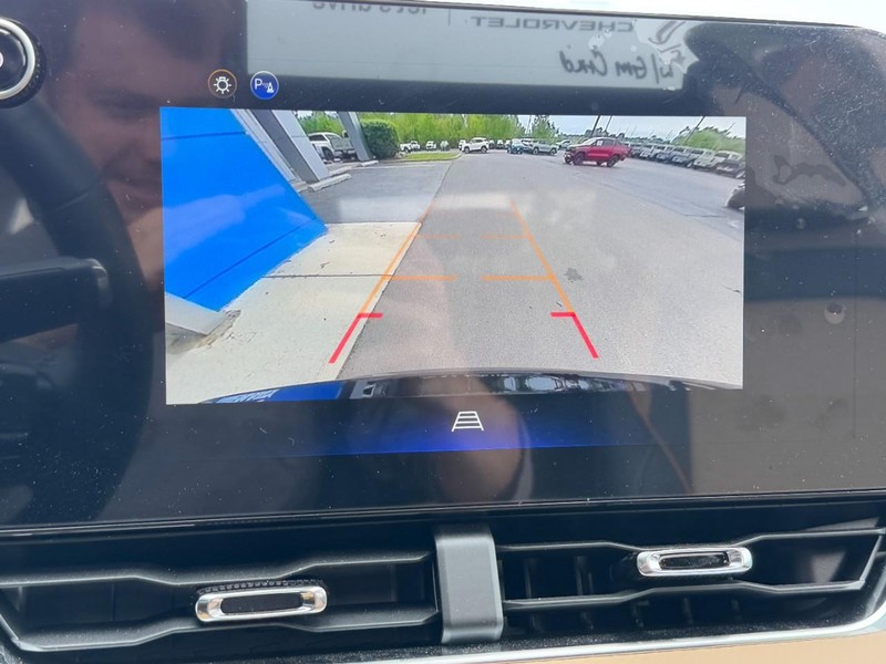 Chevrolet Equinox Vehicle Image 14