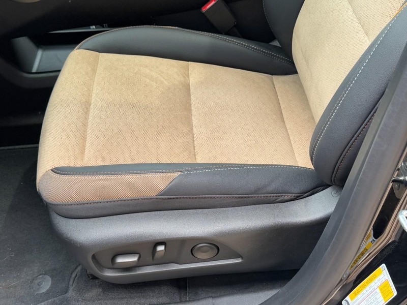 Chevrolet Equinox Vehicle Image 15