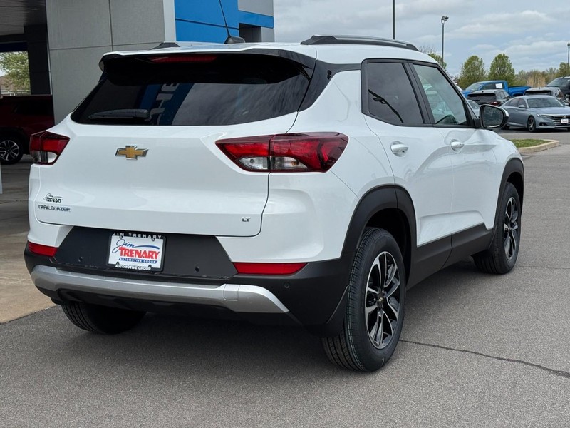 Chevrolet TrailBlazer Vehicle Image 03