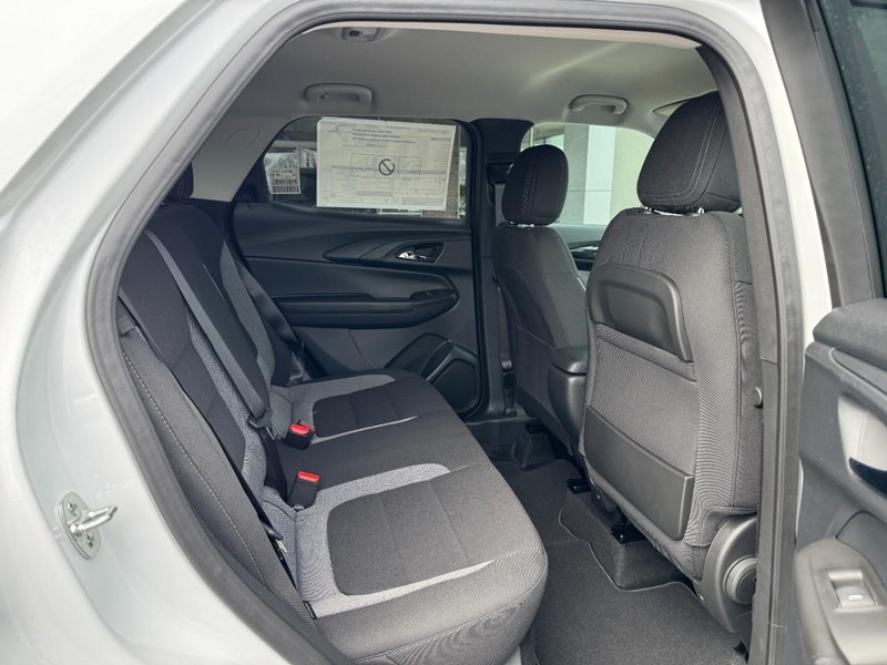 Chevrolet TrailBlazer Vehicle Image 05