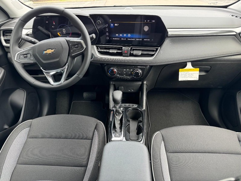 Chevrolet TrailBlazer Vehicle Image 06