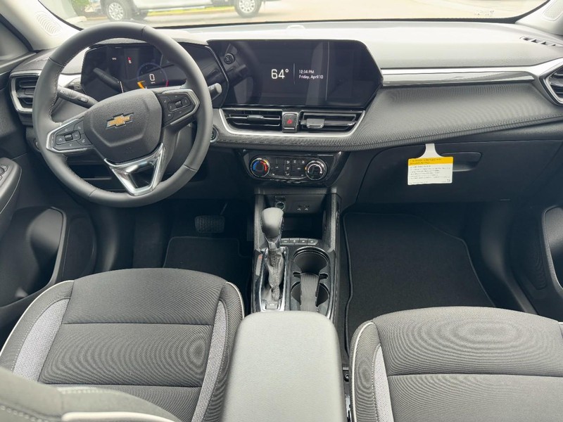 Chevrolet TrailBlazer Vehicle Image 06