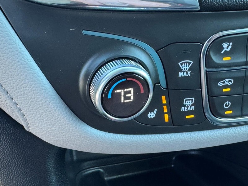 Chevrolet Equinox Vehicle Full-screen Gallery Image 21