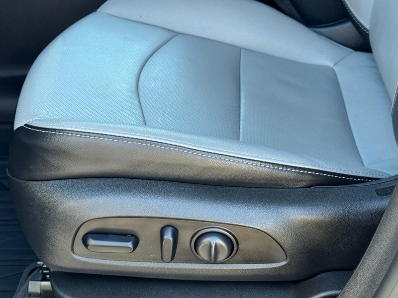 Chevrolet Equinox Vehicle Full-screen Gallery Image 24