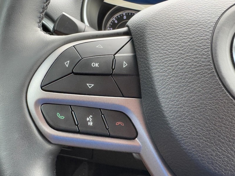 Jeep Cherokee Vehicle Image 16