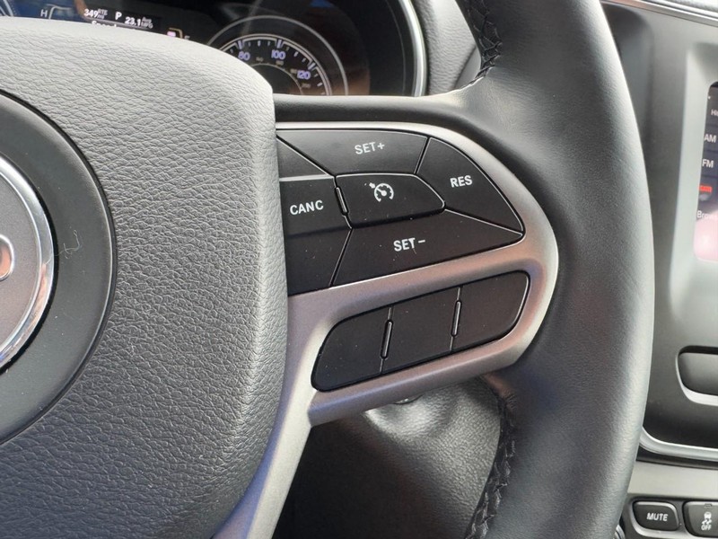 Jeep Cherokee Vehicle Image 17