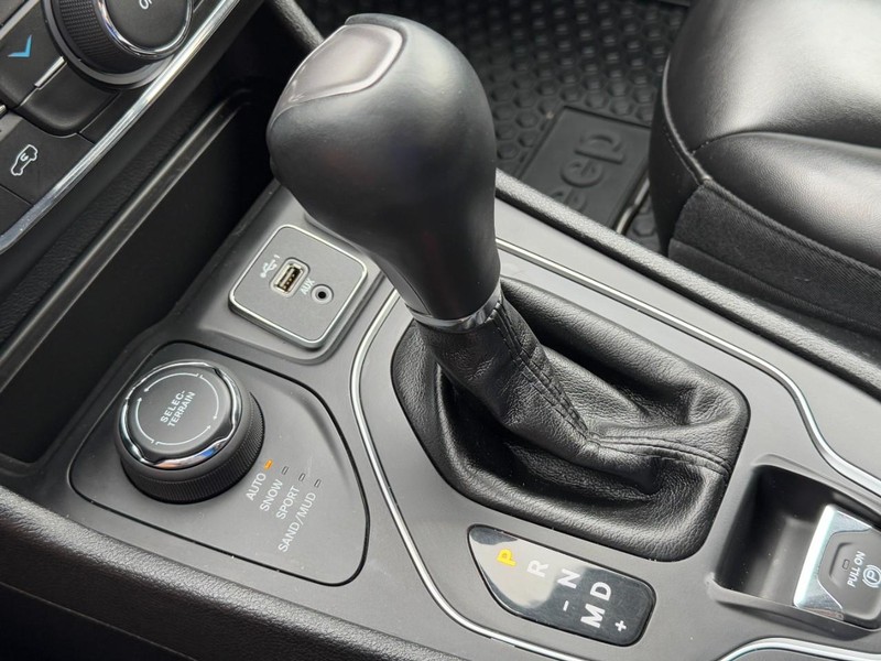 Jeep Cherokee Vehicle Image 19