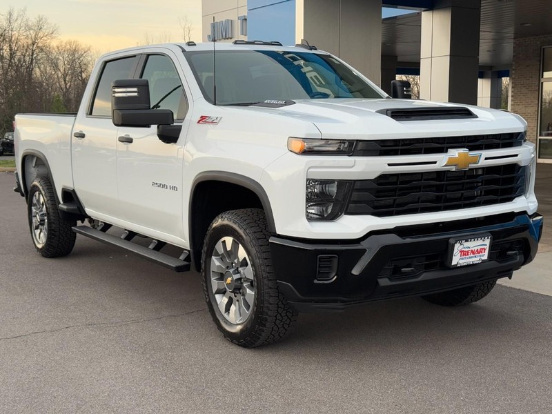 Chevrolet Silverado 2500HD Vehicle Image 02