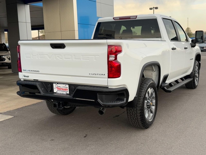 Chevrolet Silverado 2500HD Vehicle Image 03